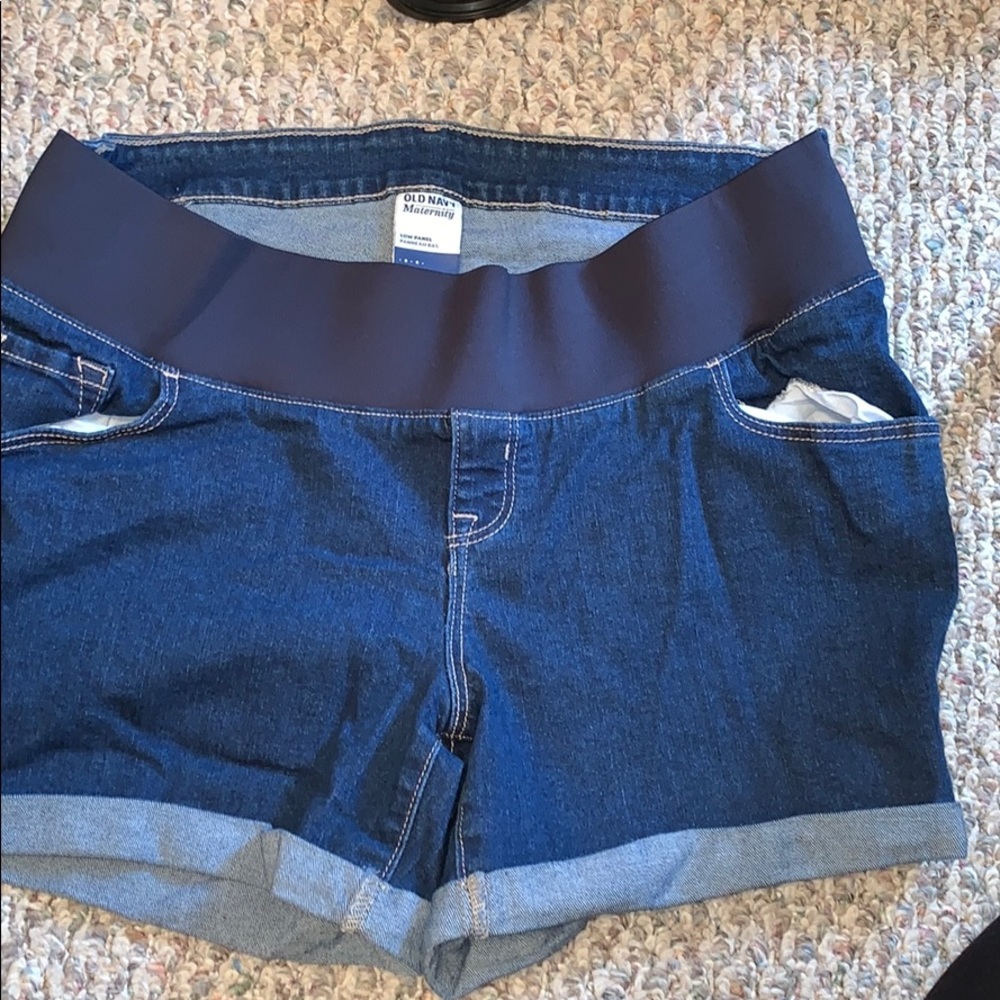 Old Navy Maternity shorts